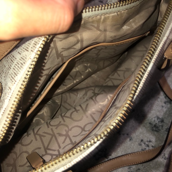 Calvin Klein Cream Handbag and Crossbody Bag - Picture 6 of 7